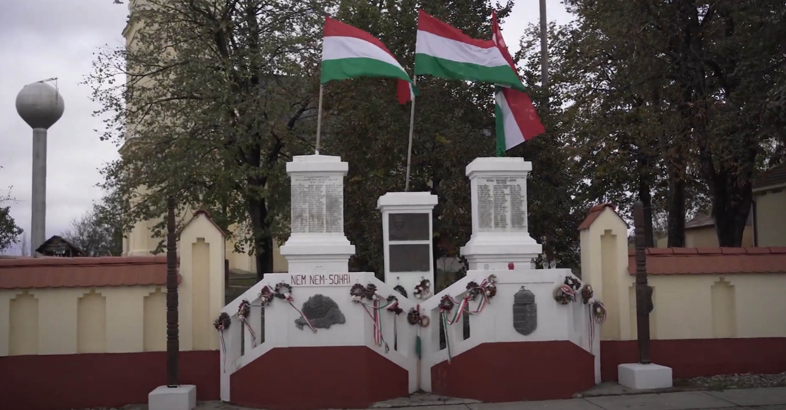 Hősi Emlékmű – Biharugra