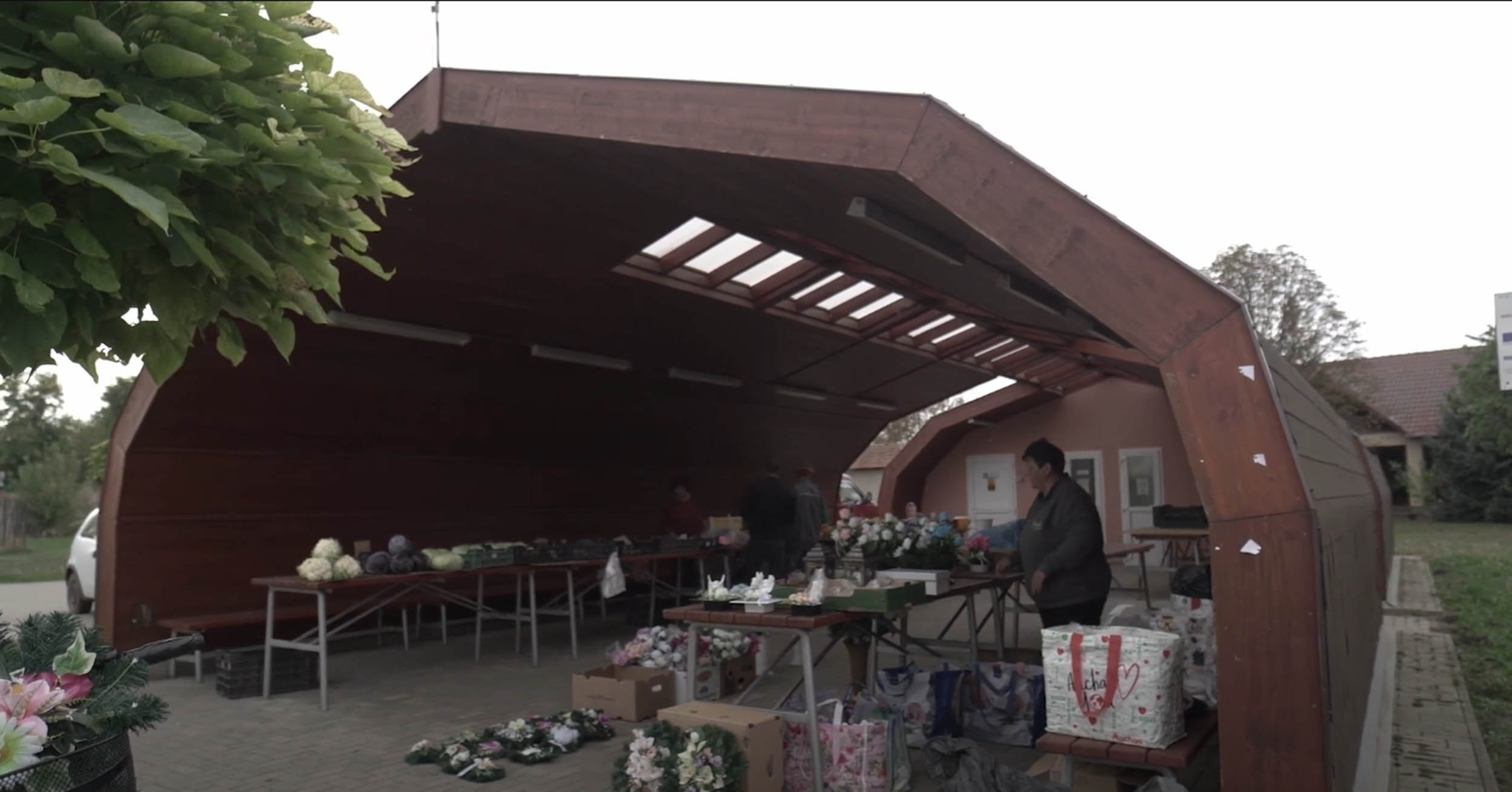 Piactér – Kisdombegyház